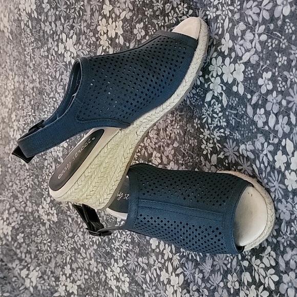 Easy Street Wedges - Picture 2 of 5